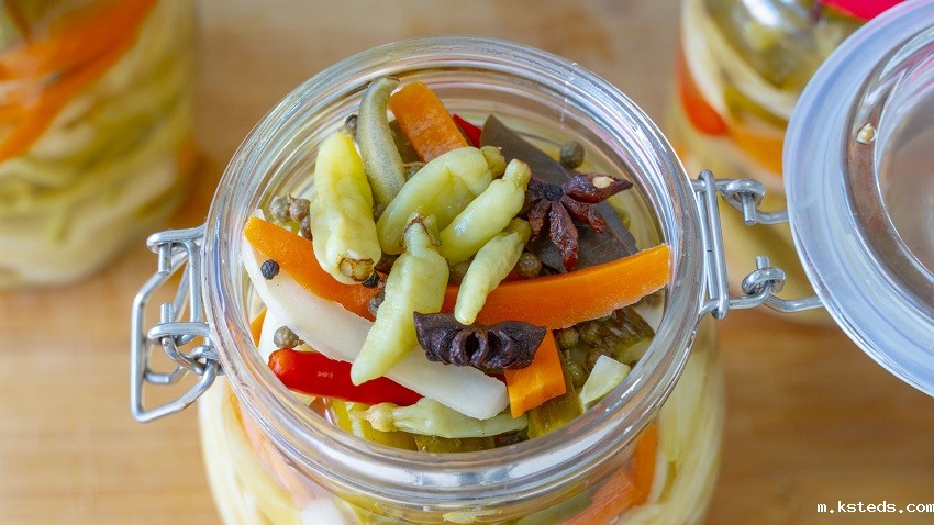 泡菜的定义.jpg 黄瓜、甘蓝、大白菜、洋葱、芹菜、萝卜、胡萝卜、芜菁、甜菜、春莴苣、嫩姜、嫩扁豆、刀豆、青番茄.jpg